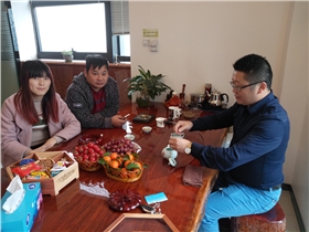 福建泉州陈总（左一）、曾总（左二）和漆强化工总经理张文（右一）.jpg