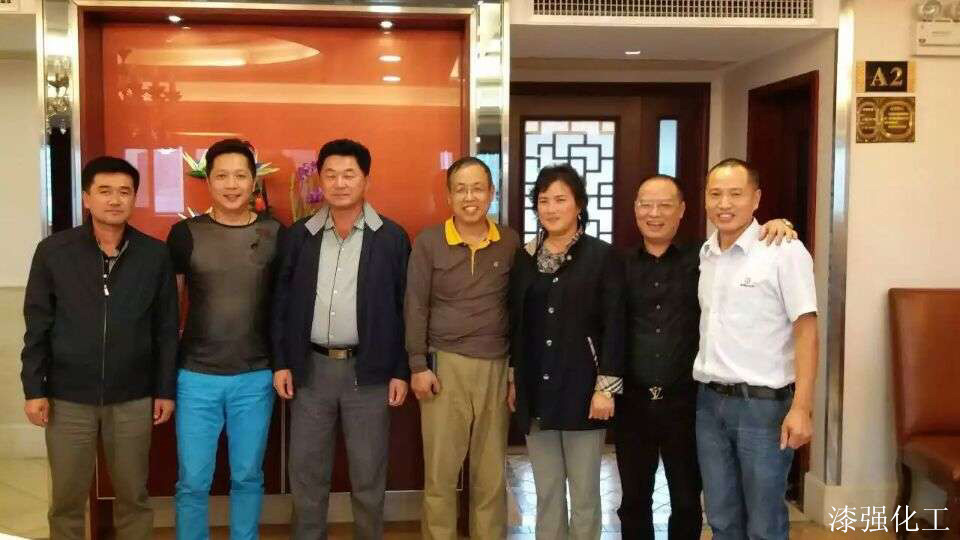 漆强化工员和朝鲜客户合影2.jpg