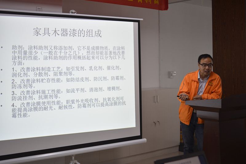 王胜七（王工）给漆强员工授课的部分场面1.JPG